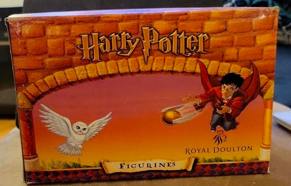 Royal Doulton Harry Potter Figurine – Hermione Studies for Potions Class